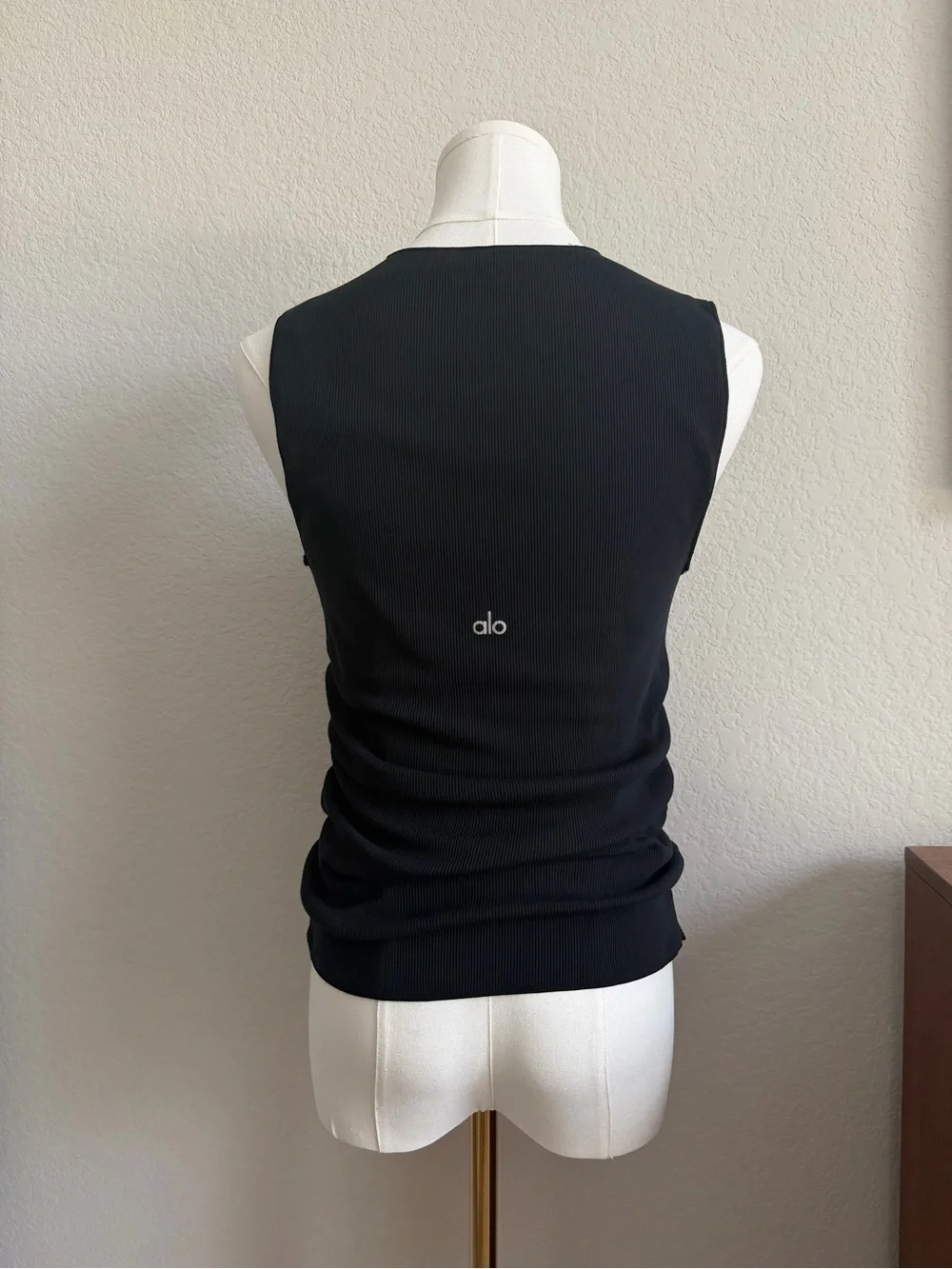 Alo Yoga Black Ribbed En Pointe Tank Top Size L Built-In Bra